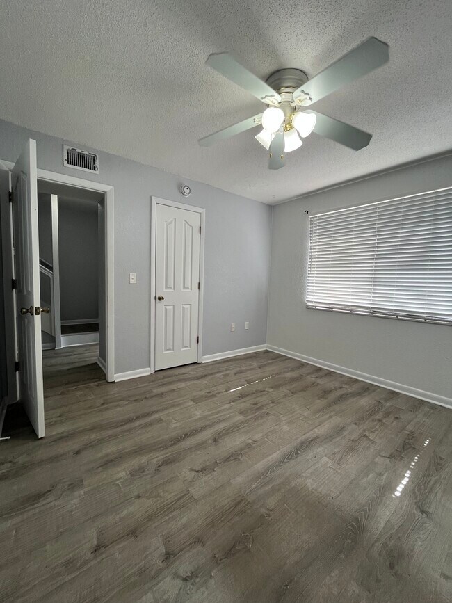 Building Photo - 501 SW 75th St