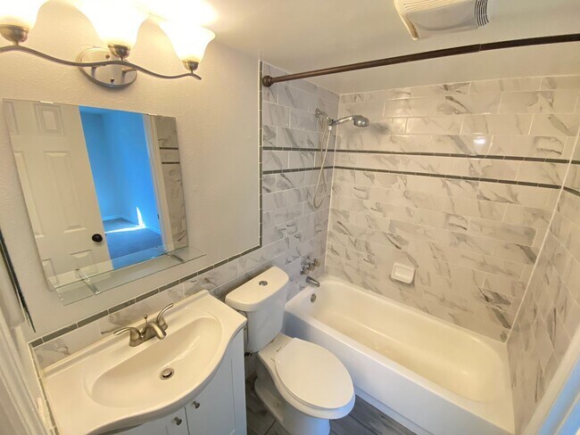 Building Photo - 608 Orange Dr