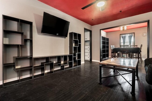 Building Photo - 3204 SE 19th St