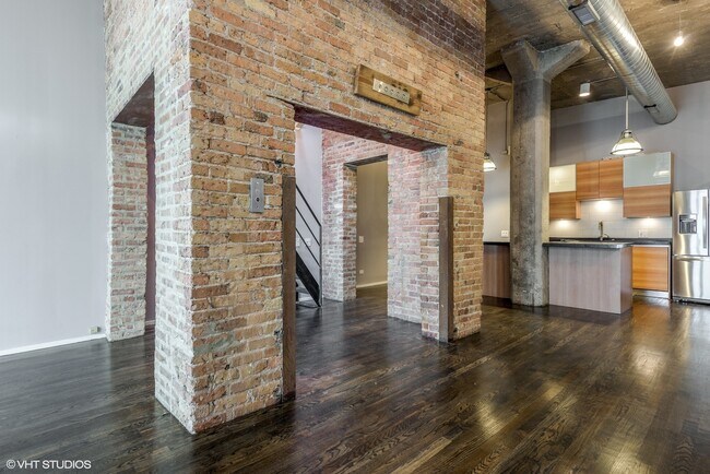 Building Photo - 110 N Peoria St