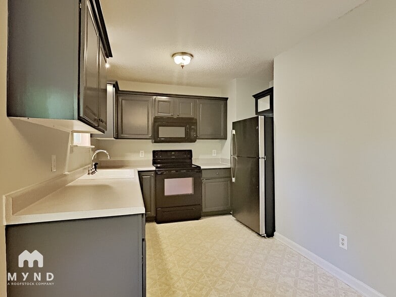 Building Photo - 112 Drew Ct