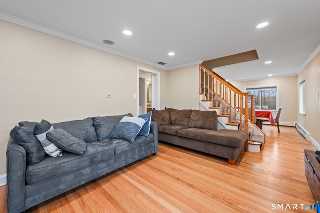 Building Photo - 297 South Rd