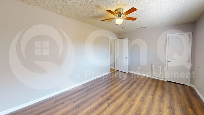 Building Photo - 722 Prairie Creek Dr