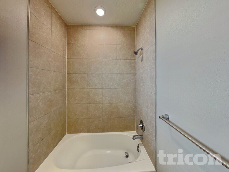 Building Photo - 154 Bloomfield Wy