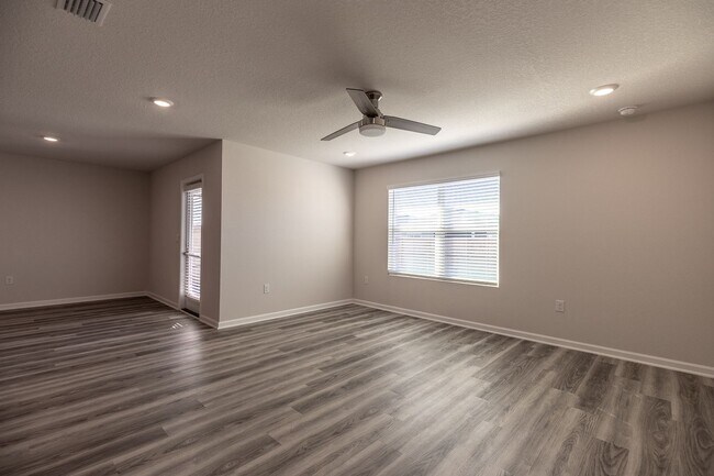 Building Photo - 1 Month FREE with 13 month lease!!!!     4 Bedroom 2 Bath Home in Roberts Cove Community in Foley