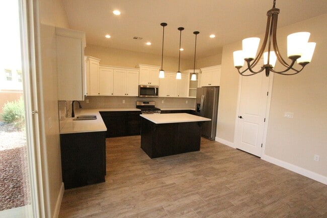 Building Photo - Move in Ready - Sand Hollow and Dunes Retreat