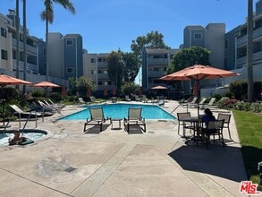 Building Photo - 8162 Manitoba St