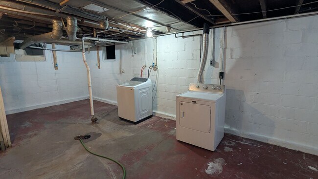 Building Photo - 3 bedroom, 1 bath home in Waterloo