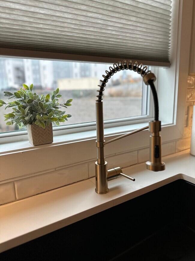 Building Photo - 704 Inspiration Blvd