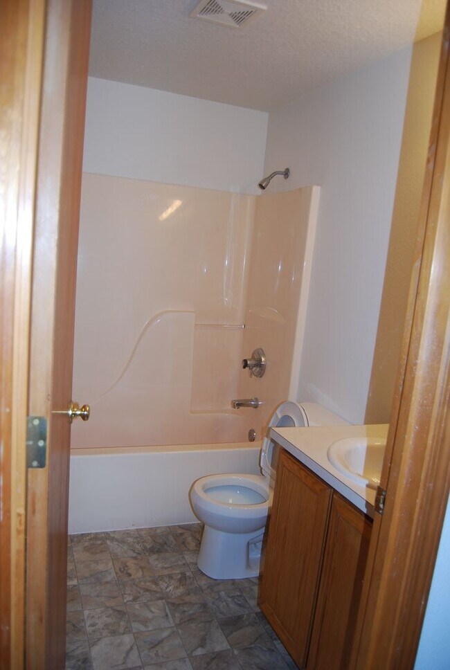 Building Photo - HAD253