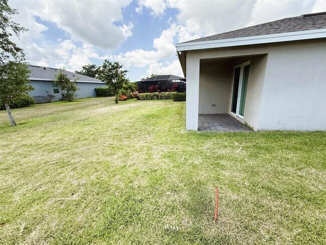 Building Photo - 1704 NE White Pine Terrace