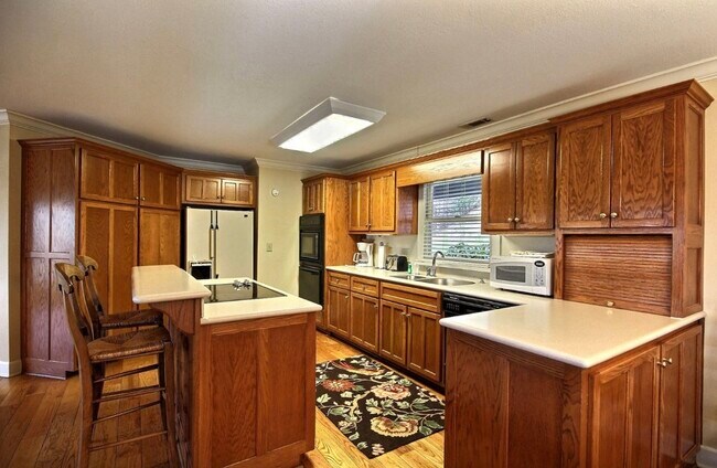 Building Photo - 462 Chalet Village Dr