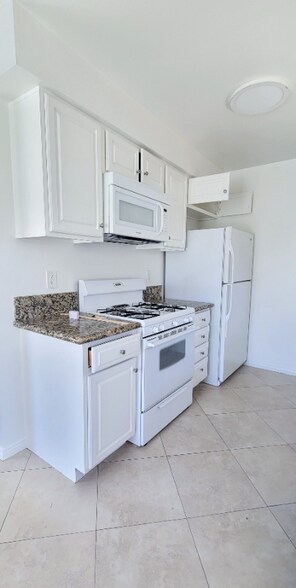 Building Photo - 1802 N Wilton Pl