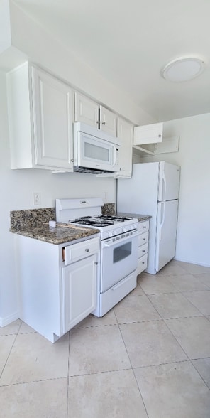 Building Photo - 1802 Wilton Pl