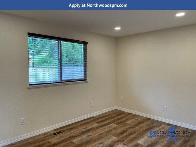 Building Photo - Gorgeous Newly Update 3 Bedroom 2 Bath Home in Friendly Central Point