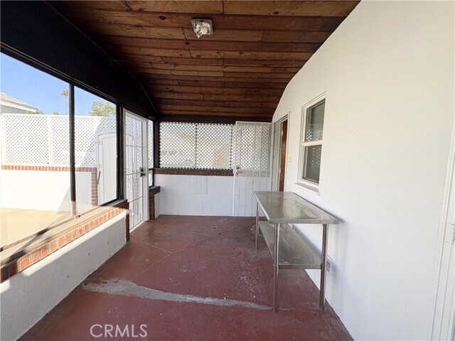 Building Photo - 4670 Riverside Dr