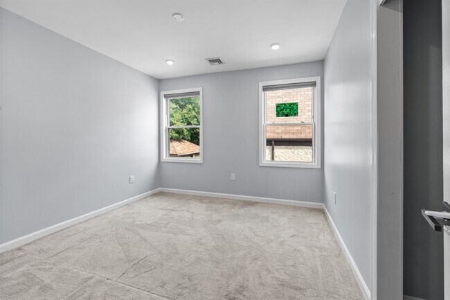 Building Photo - 1300 79th St