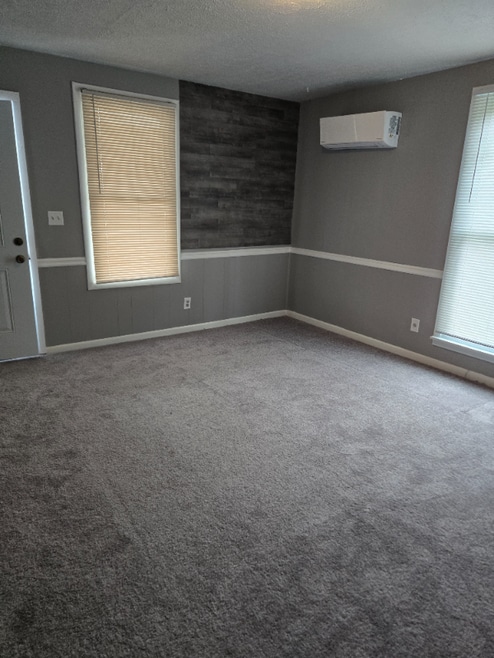 Building Photo - 2123 Highland Ave