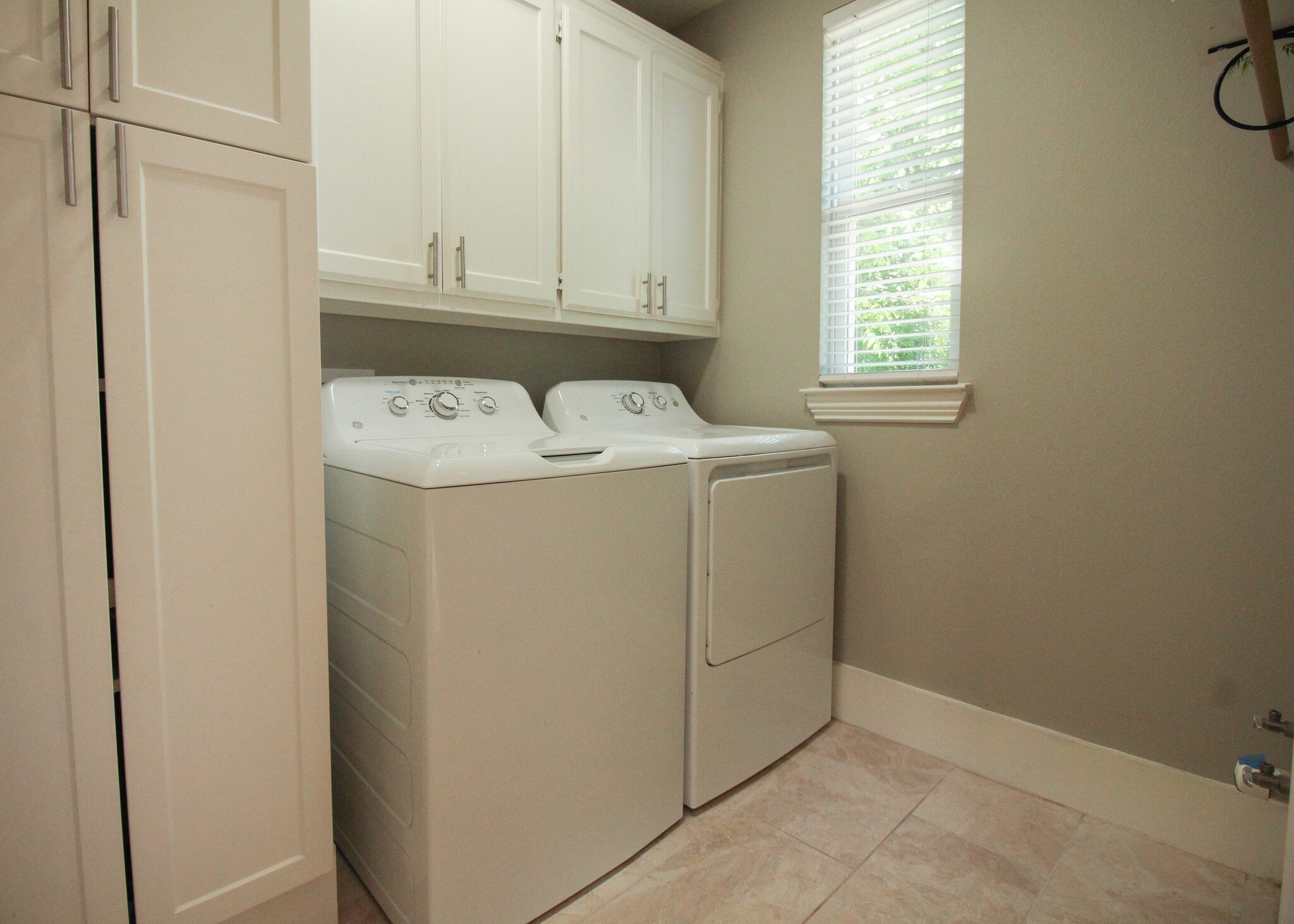 Laundry Room - 633 N Morris St