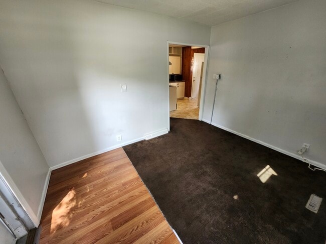 Building Photo - 815 9th Ave SE