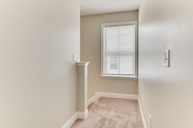 Building Photo - 2041 Limerick Ct