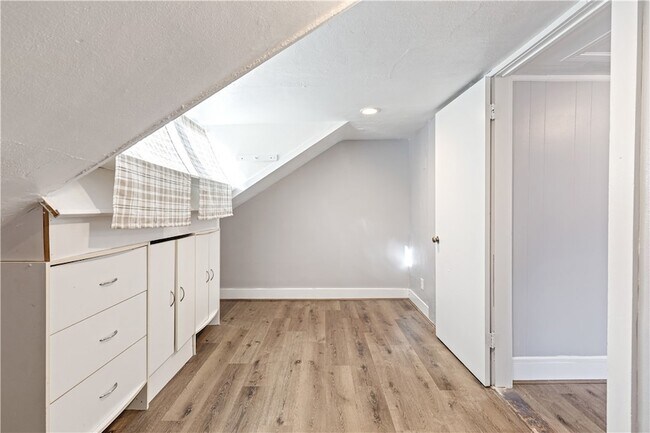 Building Photo - 41 Oak St