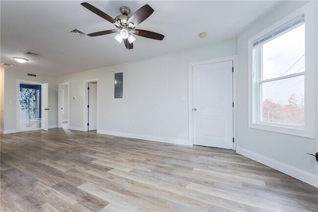 Building Photo - 214 Silver Spring St