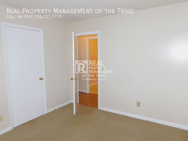 Building Photo - Upper Level 2 Bedroom Condo off of Guilfor...