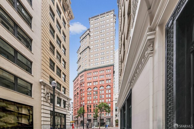 Building Photo - 690 Market St