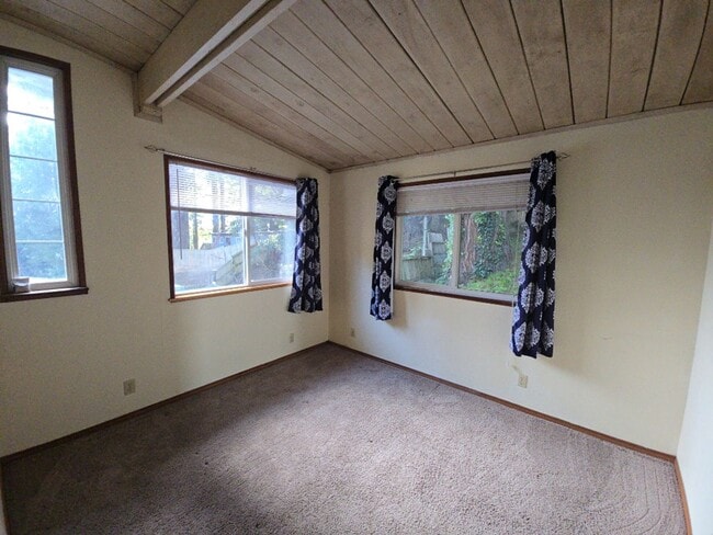 Building Photo - 3BD Sunny Brae home nestled in the Redwoods!