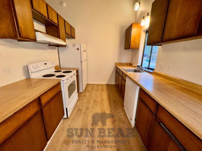 Building Photo - 1033 Tomahawk Trail