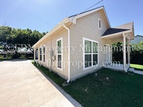 Building Photo - 818 Rose St