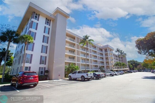 Building Photo - 2600 S Course Dr