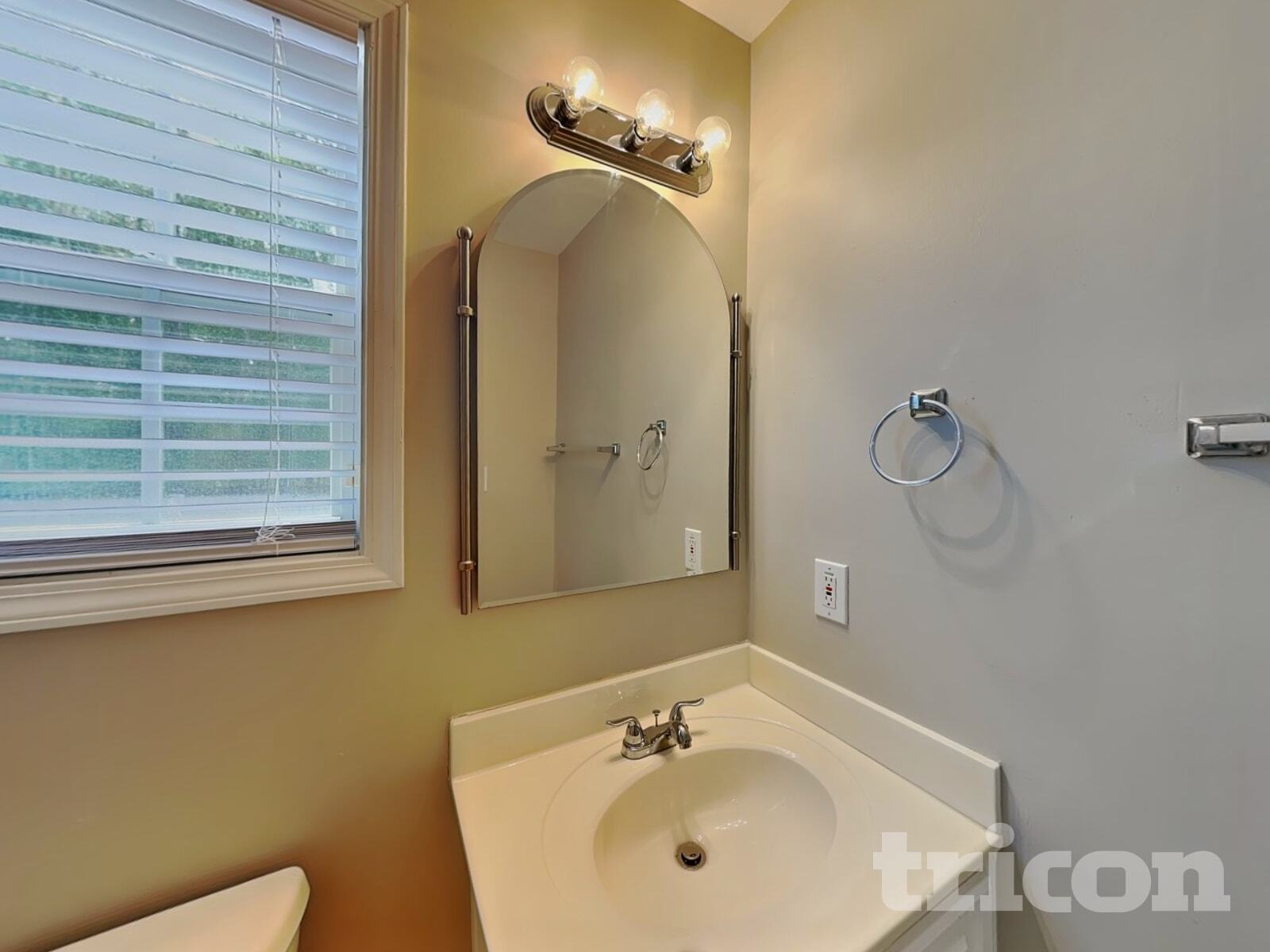 Building Photo - 9260 Carnes Estates Dr