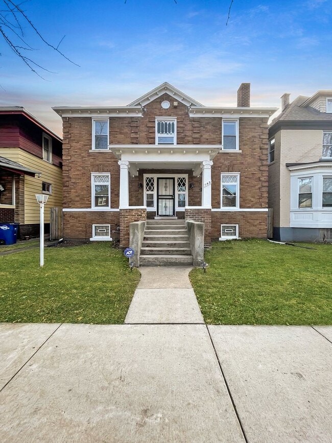 Building Photo - Fully Remodeled 4 Bed 2 Bath Home