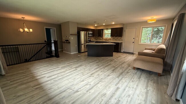 Building Photo - 20251 Eagle River Rd