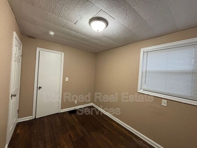 Building Photo - 636 Wampler Ave