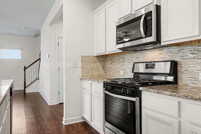 Building Photo - 11144 Comiskey Ln