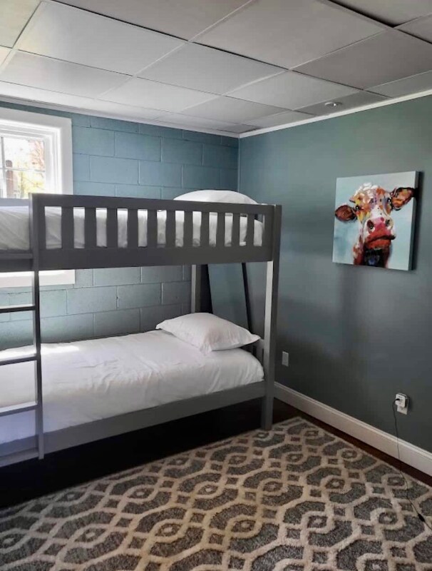 Building Photo - 202 Edgewater Dr