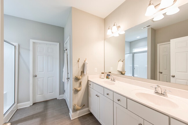 Building Photo - 1048 Westgate Dr