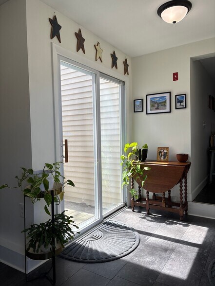 Building Photo - 8 Carter Rd