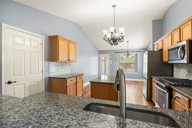 Building Photo - 112 Steele