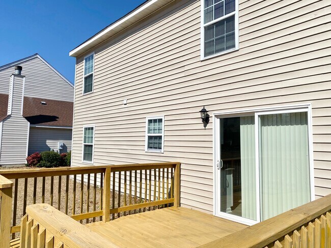 Building Photo - 102 Petworth Dr
