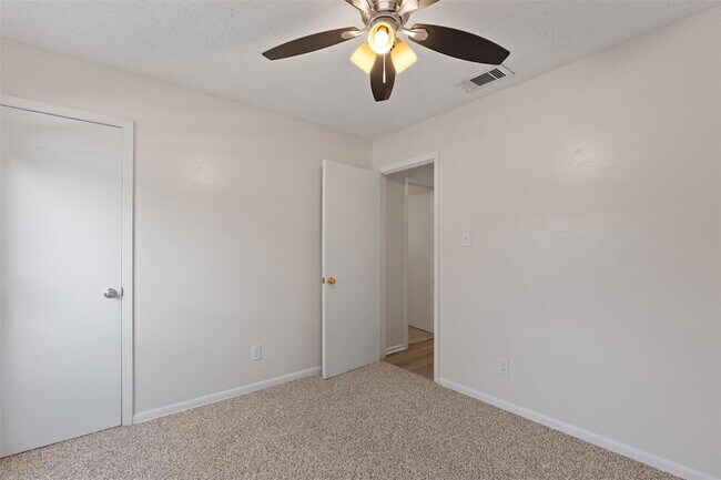 Building Photo - 325 Heartwood Dr
