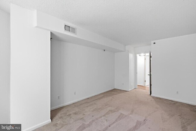 Building Photo - 1024 N Utah St