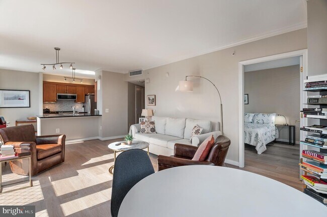 Building Photo - 631 D St NW