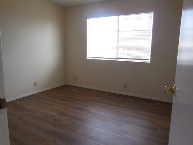 Building Photo - 839 Gaviota Ave