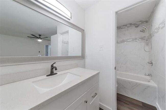 Building Photo - 5535 Pine Pl