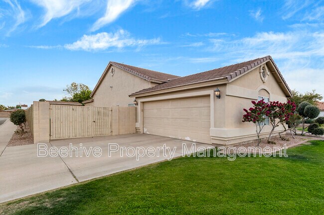 Building Photo - 1861 N Oracle Cir