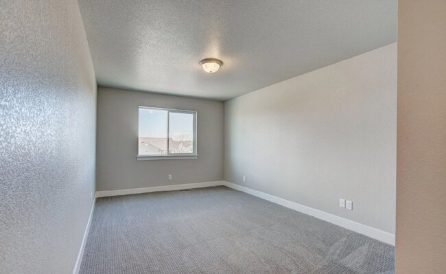 Building Photo - Modern 2 bed, 2.5 bath Townhome in Wellington, CO- Available July 10th!